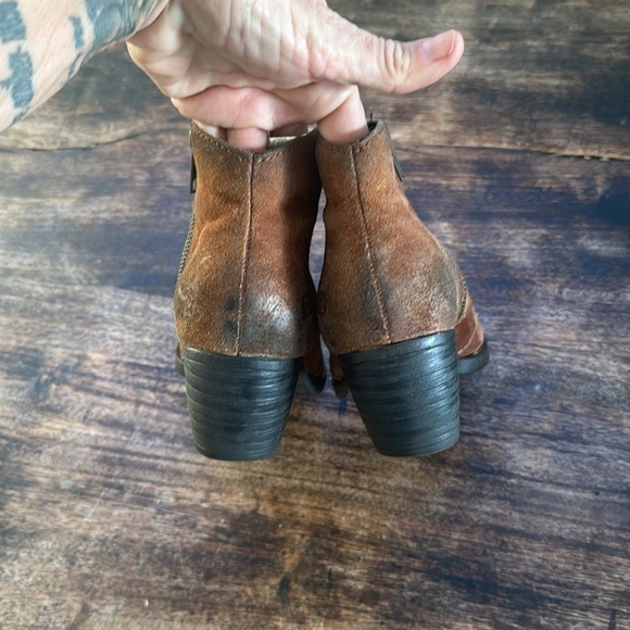 BORN MCKENZIE RUST TOBACCO - WOMENS ankle bootie size 8 - Picture 12 of 16